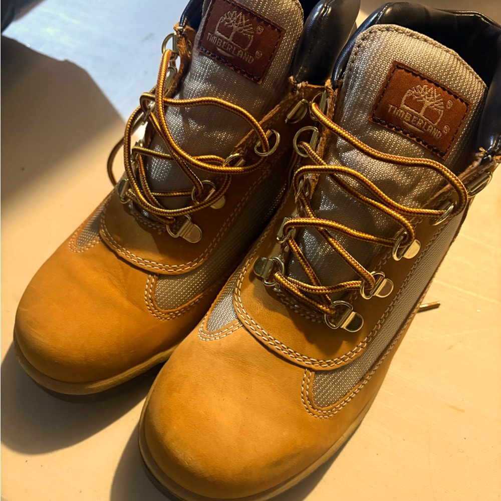 Authentic TIMBERLAND woman's boots sz 6.5
Great condition!